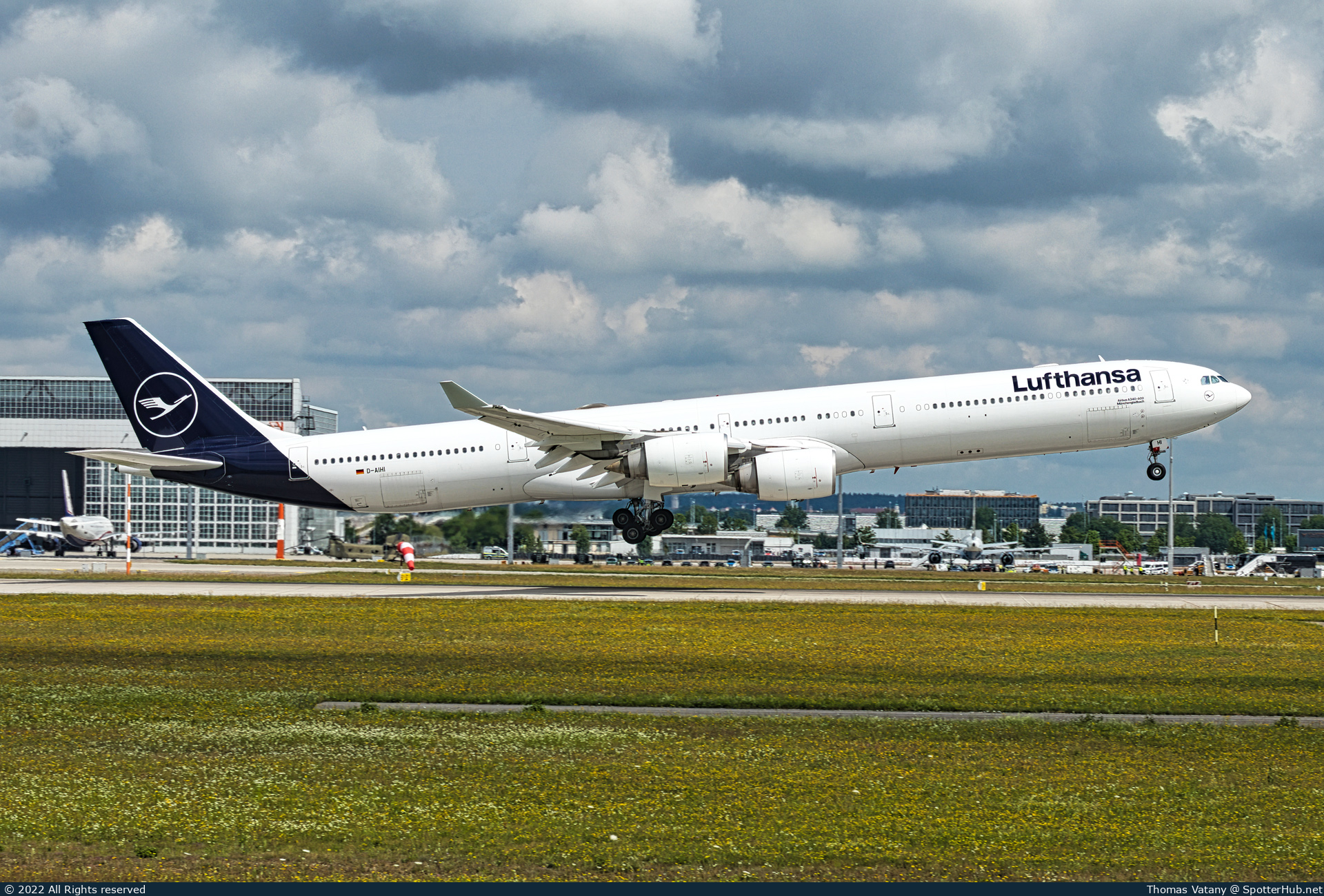 Photo of D-AIHI - Airbus A340-642 operated by Lufthansa