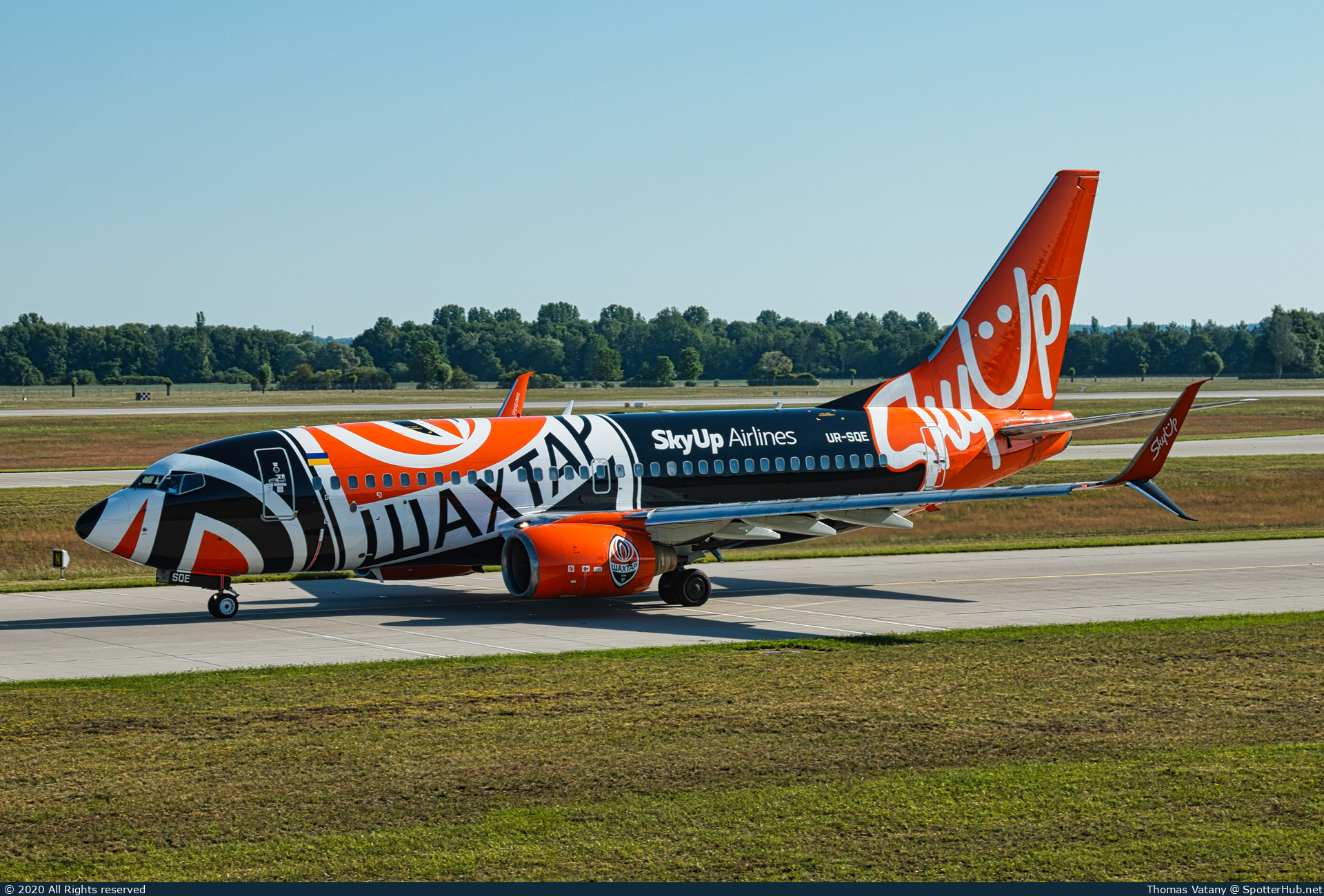 Photo of UR-SQE - Boeing 737-75C operated by SkyUp Airlines
