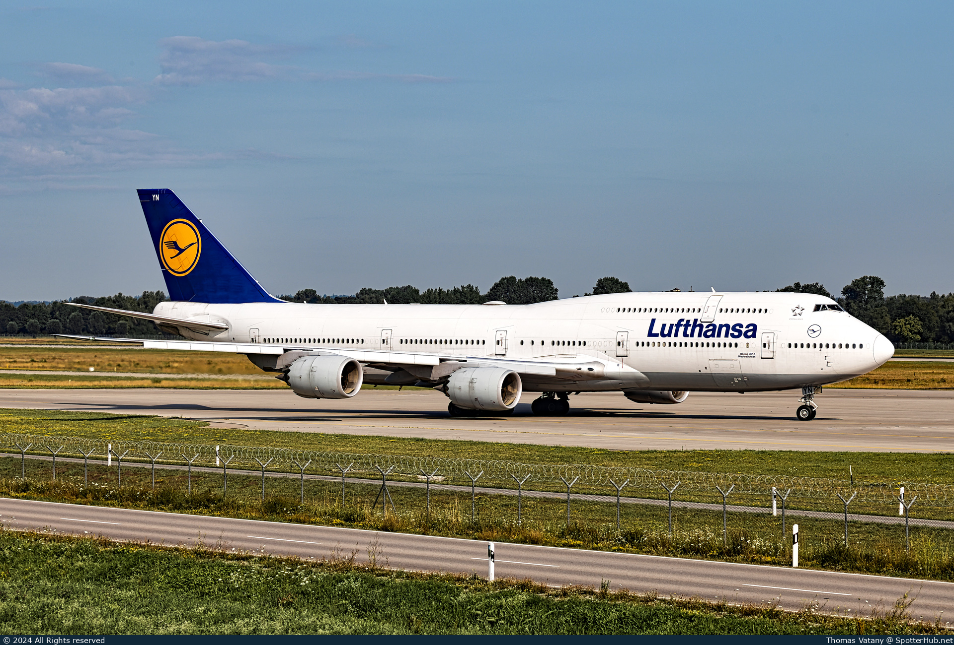 Photo of D-ABYN - Boeing 747-230B operated by Lufthansa