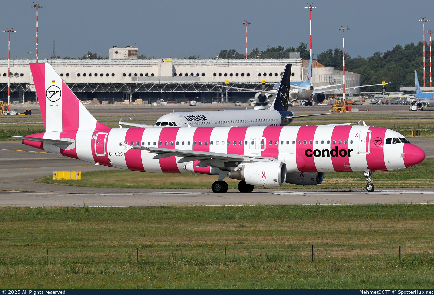 Photo of D-AICS - Airbus A320-214 operated by Condor
