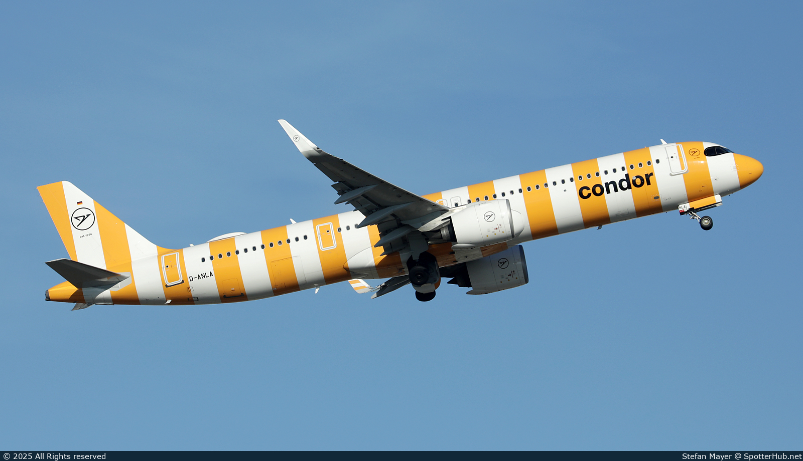 Photo of D-ANLA - Airbus A321-271NX operated by Condor