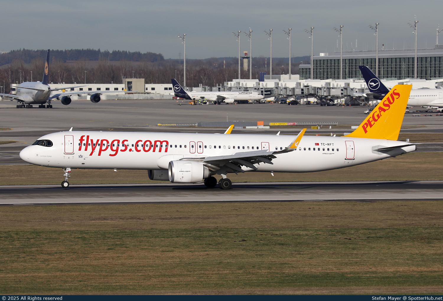 Photo of TC-RFT - Airbus A321-251NX operated by Pegasus Airlines