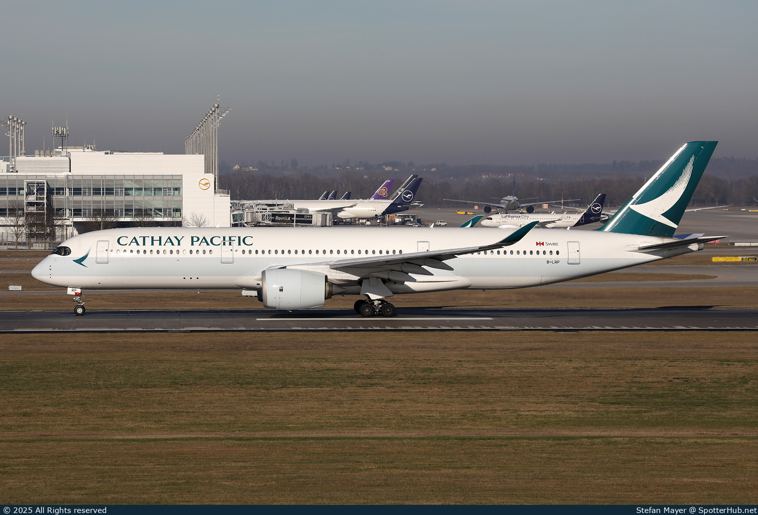 Photo of B-LRF - Airbus A350-941 operated by Cathay Pacific Airways
