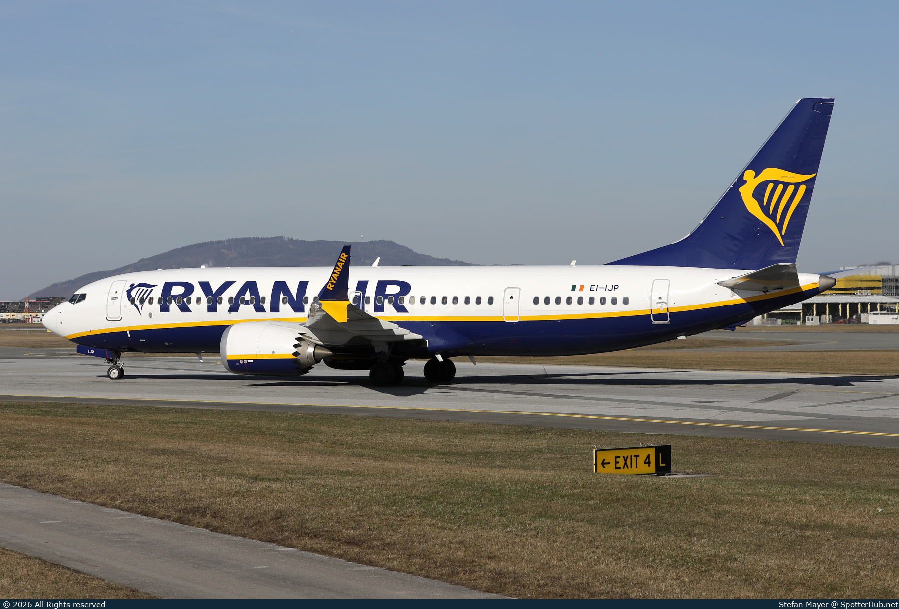 Photo of EI-IJP - Boeing 737 MAX 8-200 operated by Ryanair