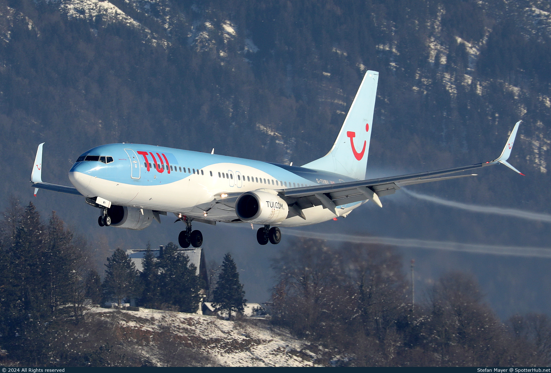 Photo of G-TAWH - Boeing 737-8K5 operated by TUI Airways