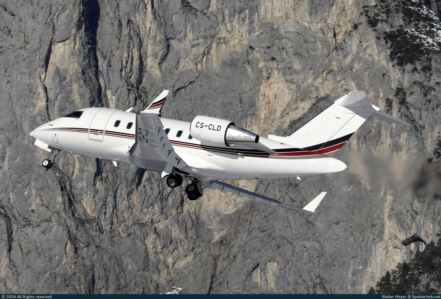 Photo of CS-CLD - Bombardier Challenger 650 operated by NetJets Europe