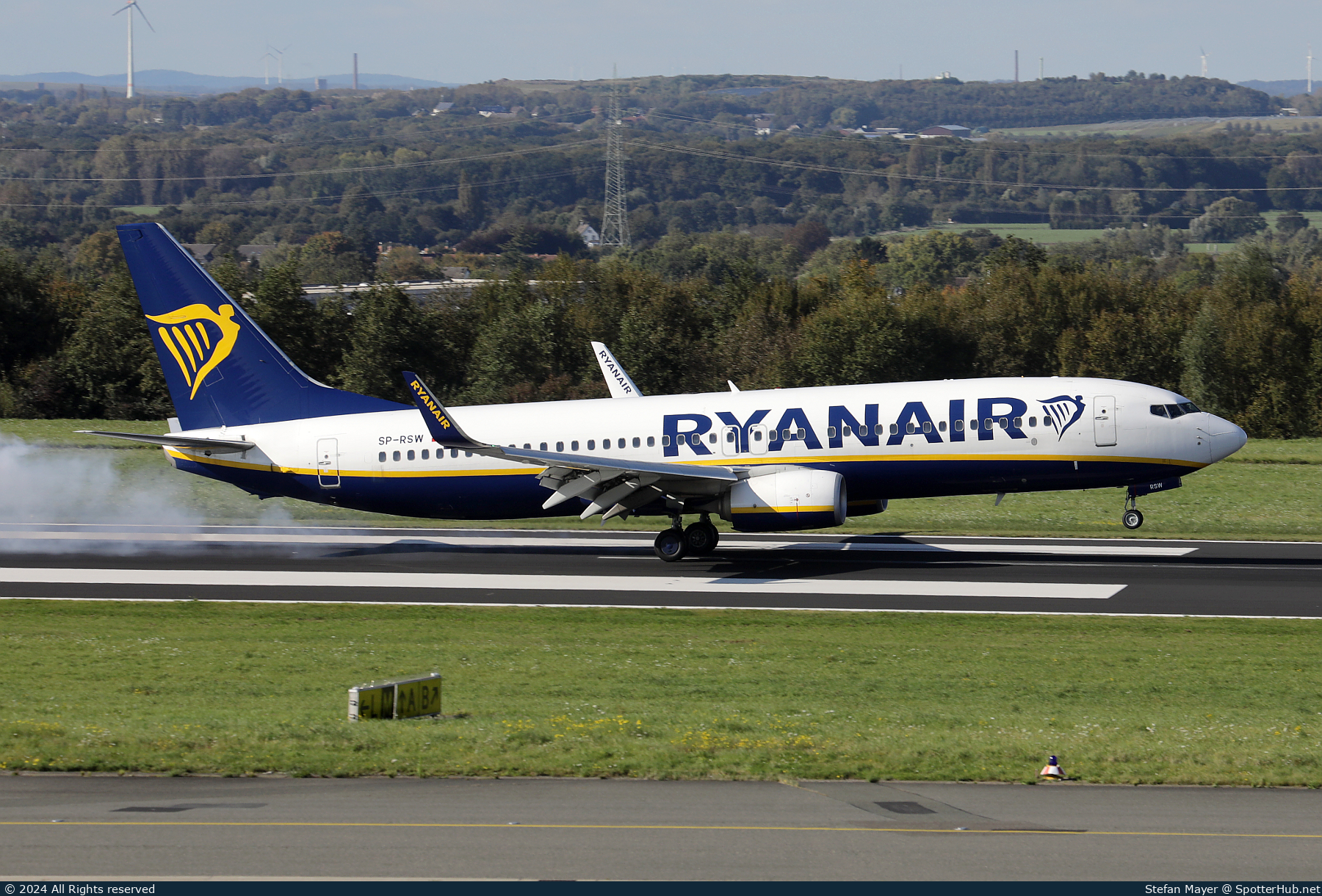 Photo of SP-RSW - Boeing 737-8AS operated by Ryanair (opb Buzz)