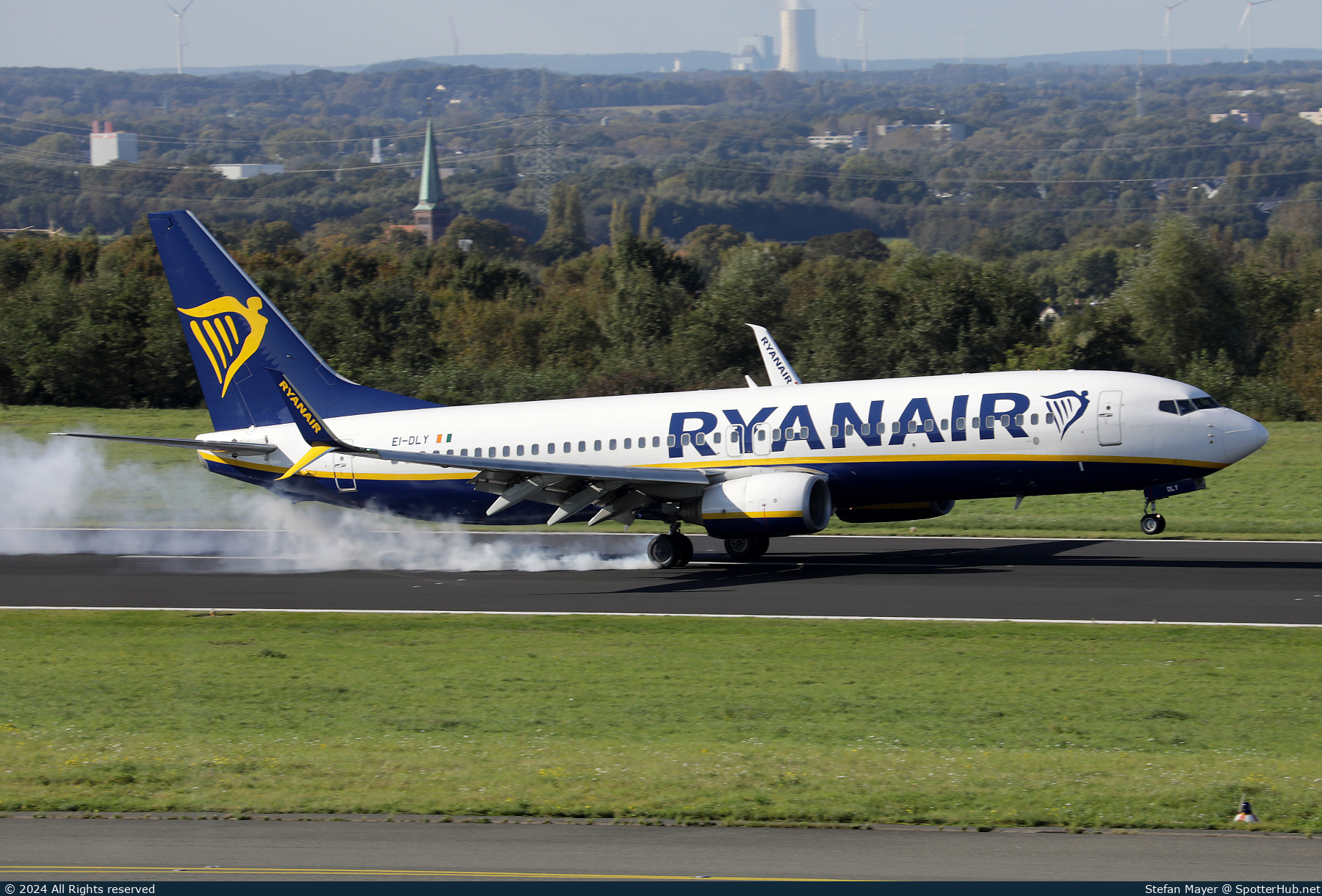 Photo of EI-DLY - Boeing 737-8AS operated by Ryanair