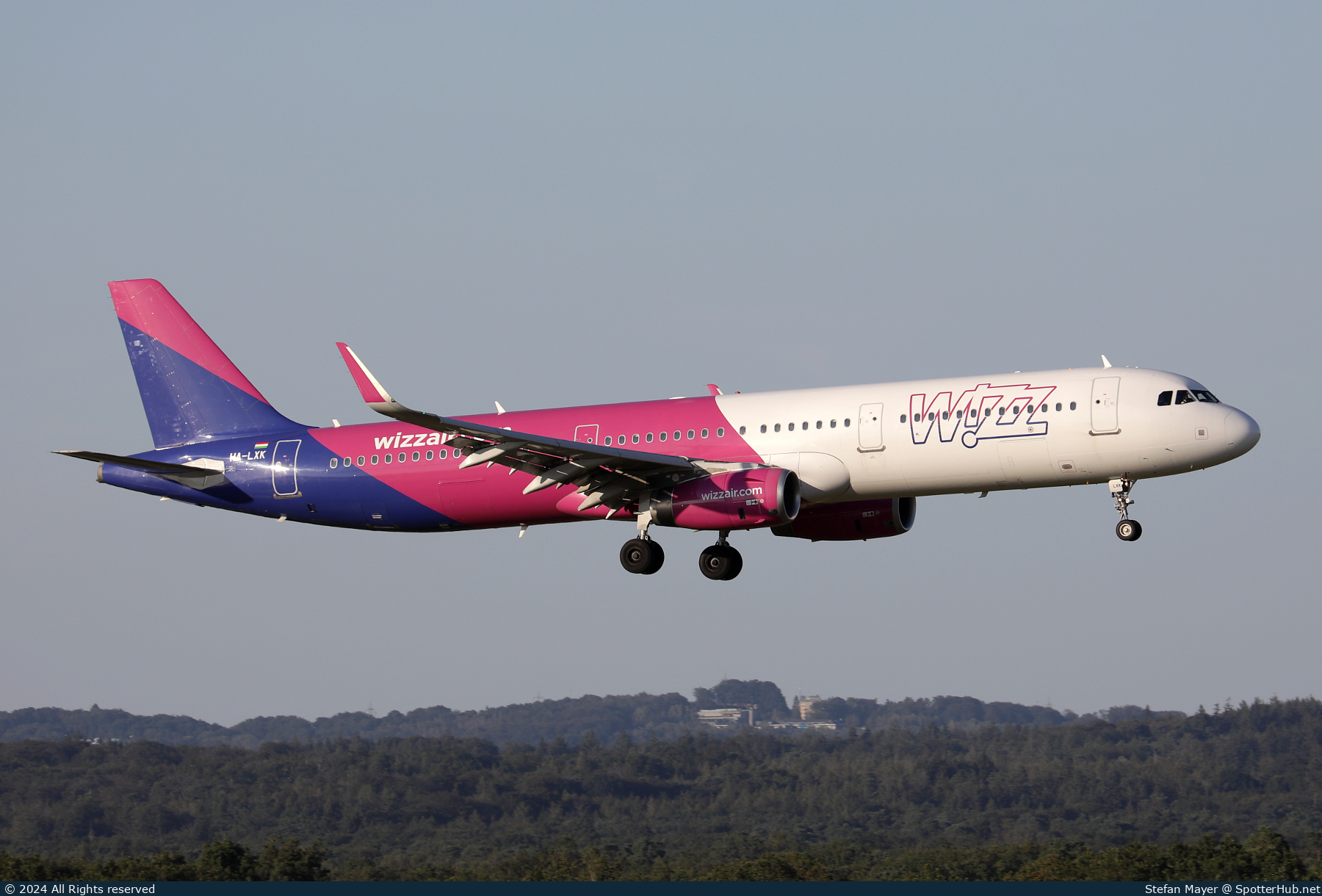 Photo of HA-LXK - Airbus A321-231 operated by Wizz Air