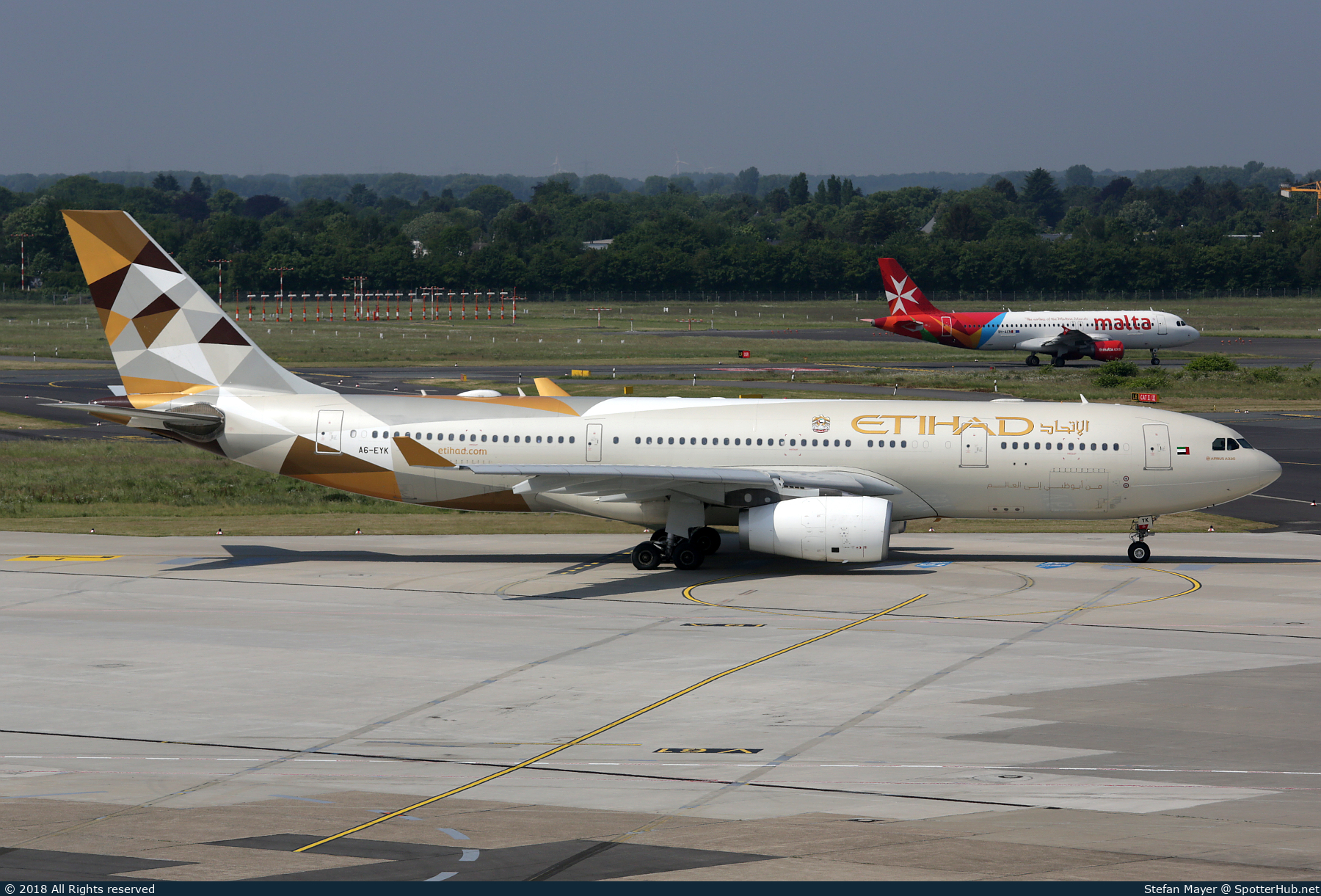 Photo of A6-EYK - Airbus A330-243 operated by Etihad Airways
