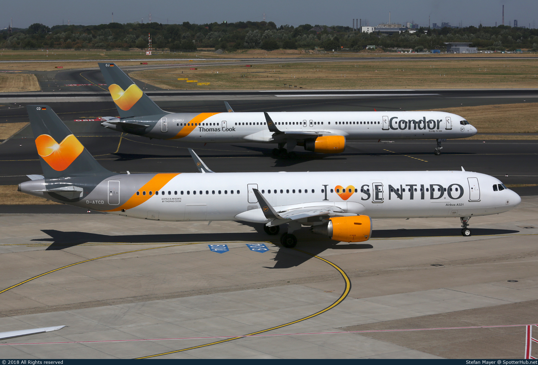 Photo of D-ATCD - Airbus A321-211 operated by Condor