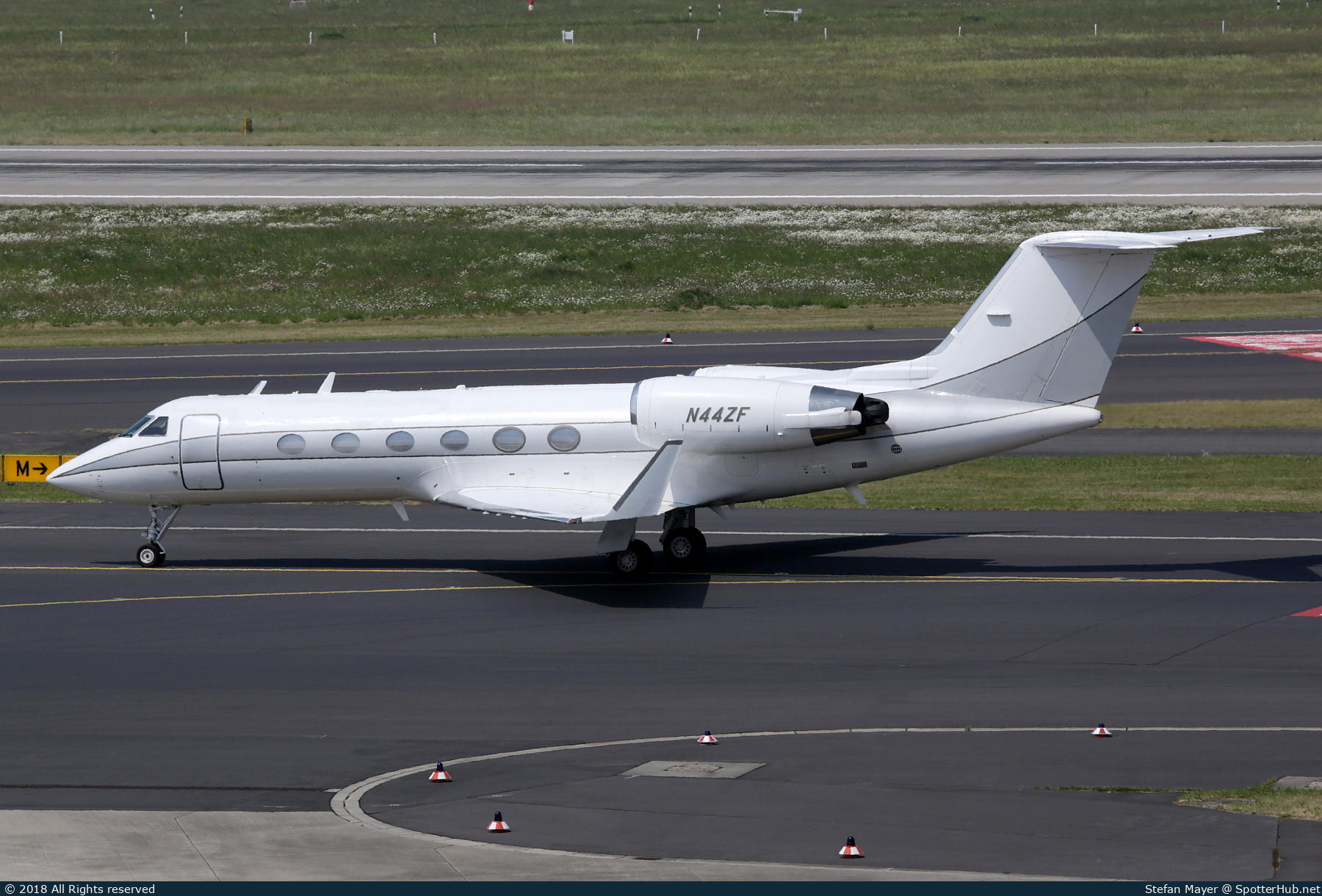 Photo of N44ZF - Gulfstream GIV operated by Presidential Aviation