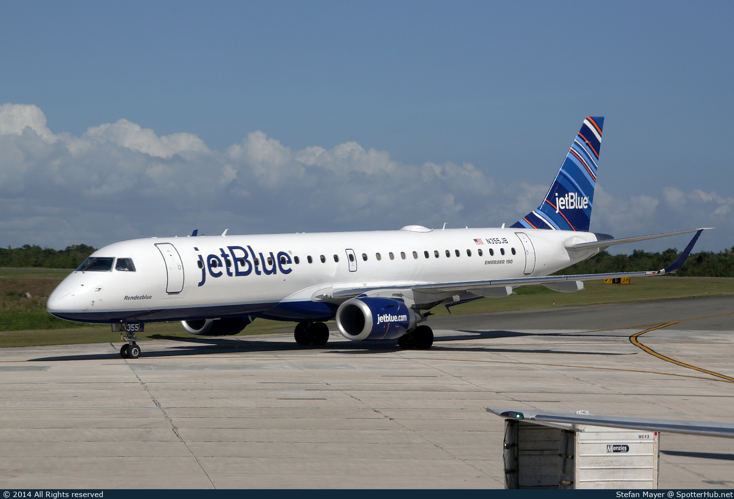 Photo of N355JB - Embraer ERJ-190AR operated by jetBlue Airways