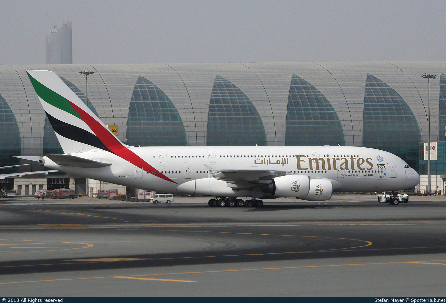 Photo of A6-EDZ - Airbus A380-861 operated by Emirates