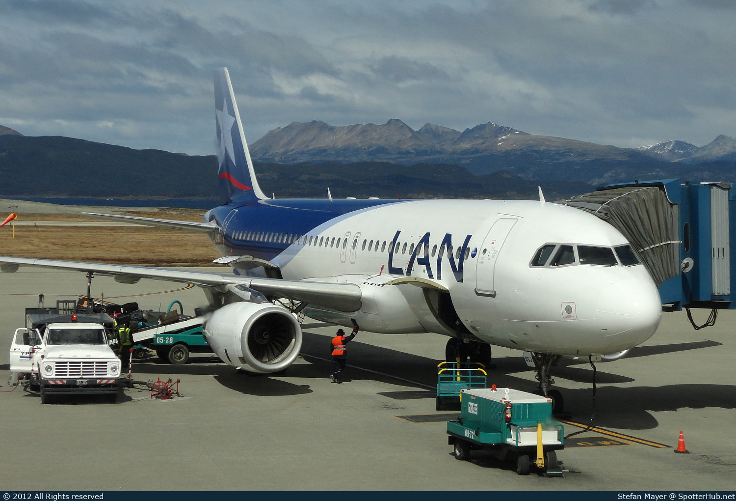 Photo of LV-BSJ - Airbus A320-233 operated by LAN Argentina
