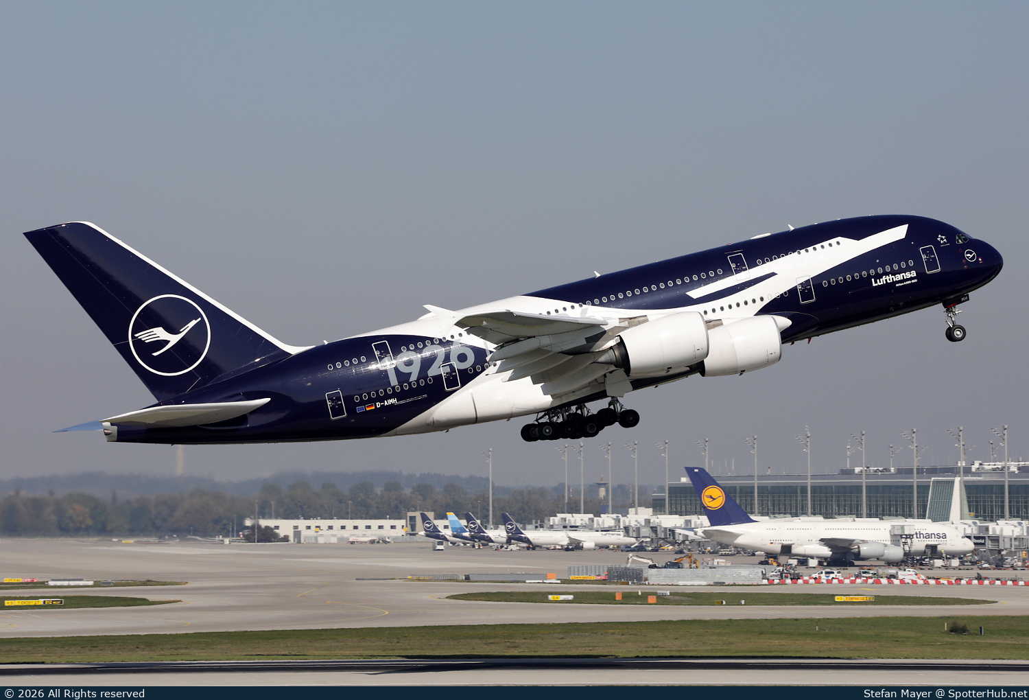 Photo of D-AIMH - Airbus A380-841 operated by Lufthansa