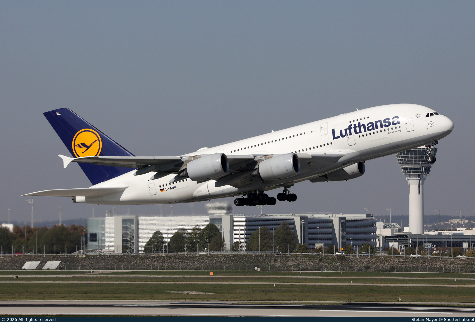Photo of D-AIML - Airbus A380-841 operated by Lufthansa