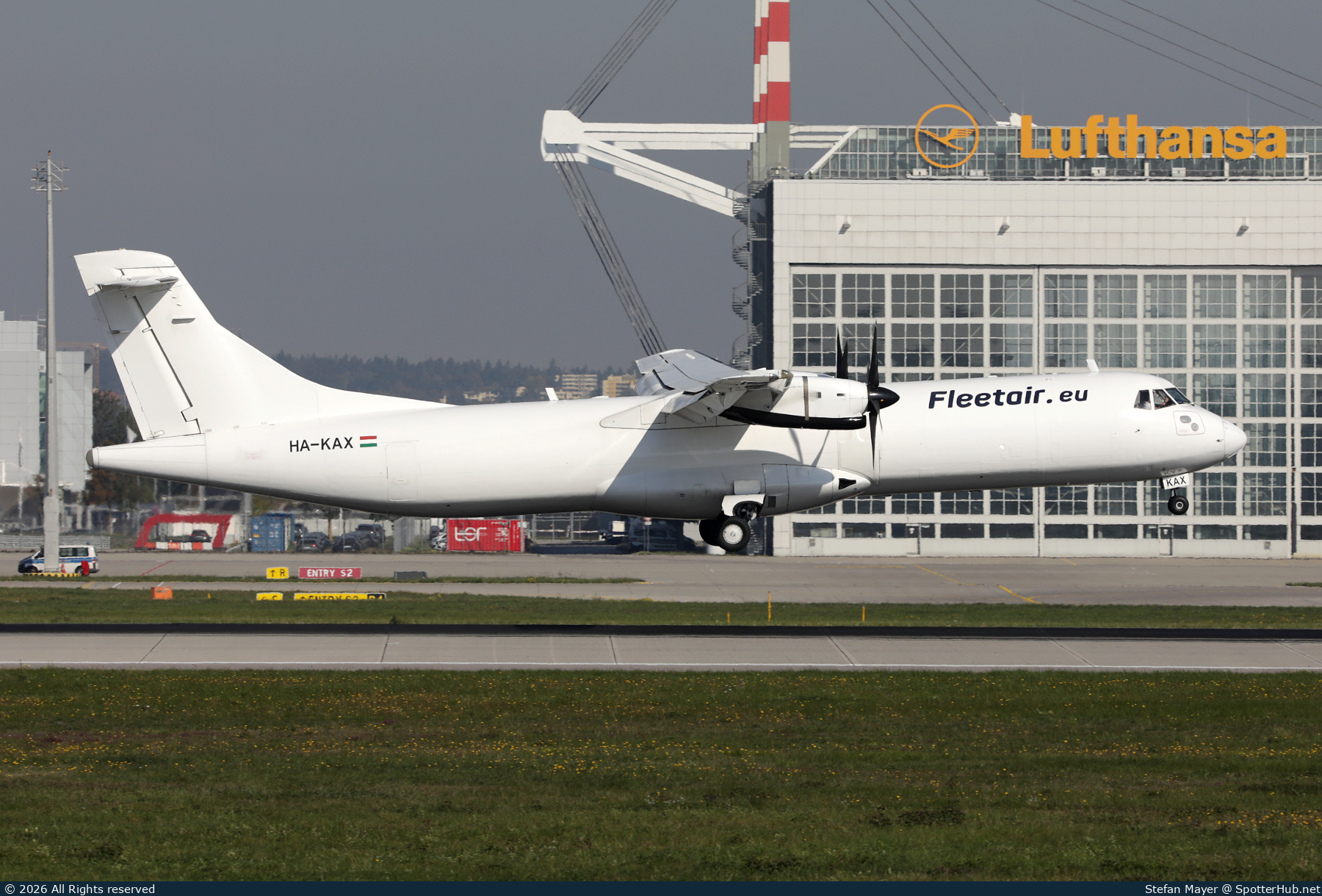 Photo of HA-KAX - ATR 72-201(F) operated by Fleet Air International