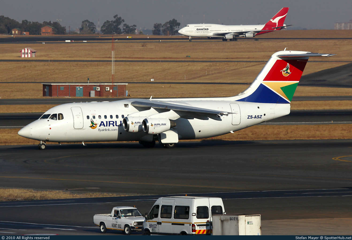 Photo of ZS-ASZ - British Aerospace Avro RJ85 operated by Airlink Pty