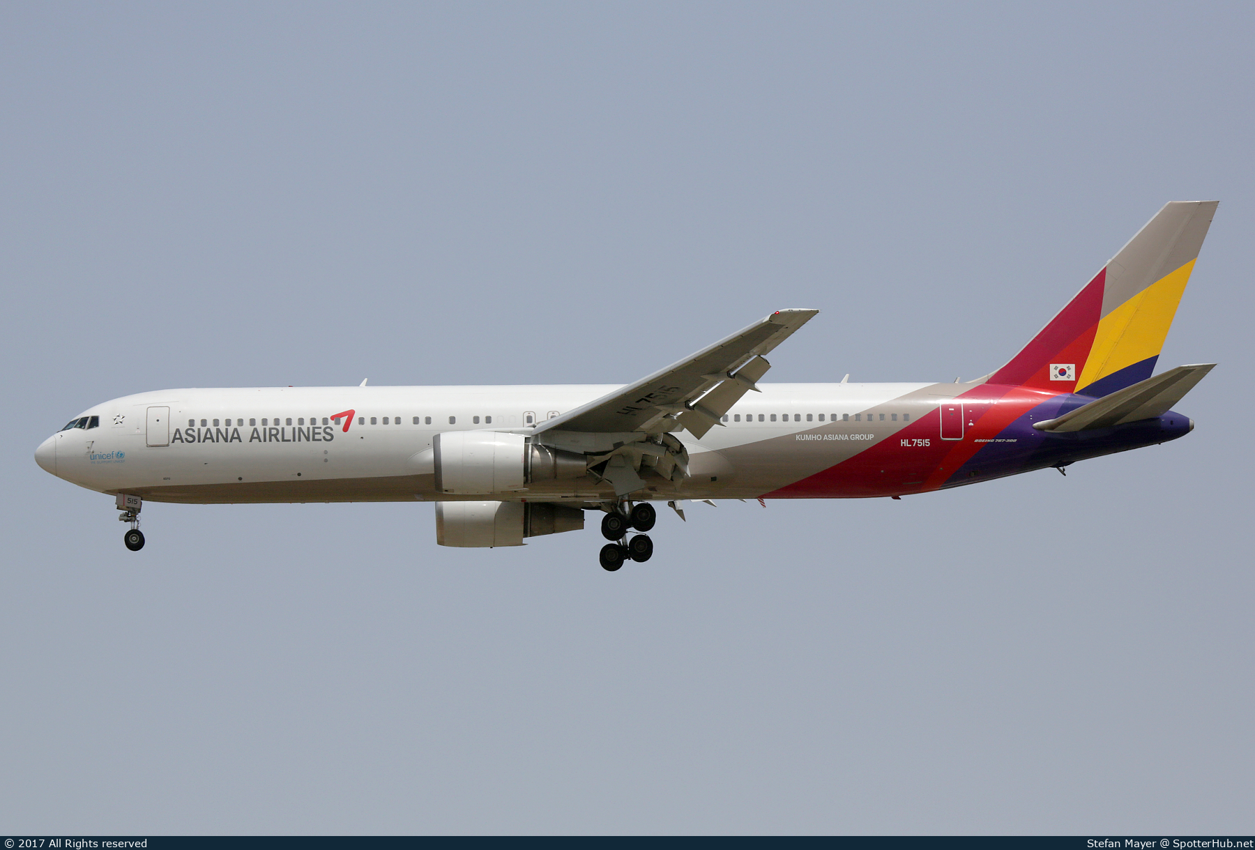 Photo of HL7515 - Boeing 767-38E operated by Asiana Airlines