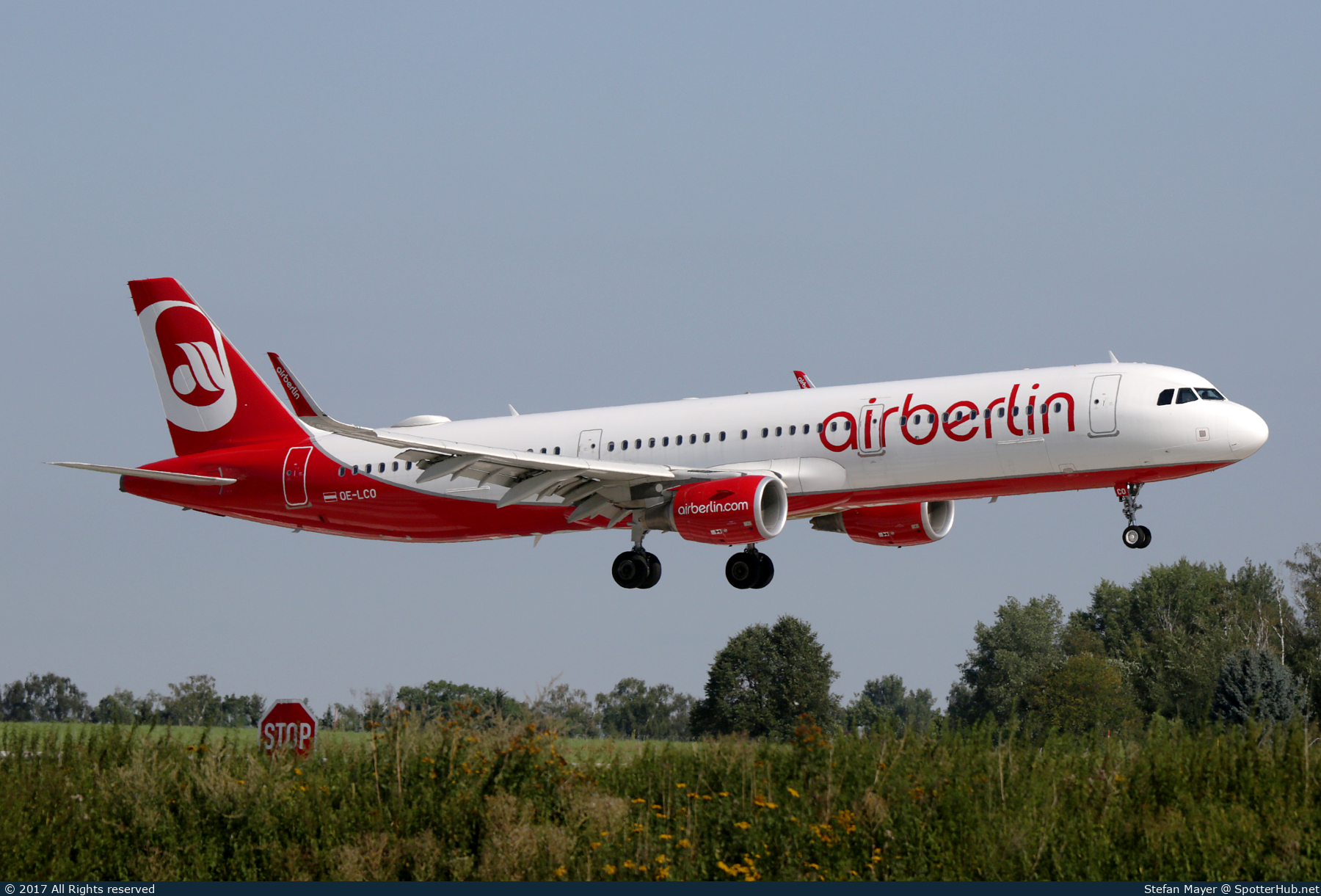 Photo of OE-LCO - Airbus A321-211 operated by Air Berlin (opb Niki)