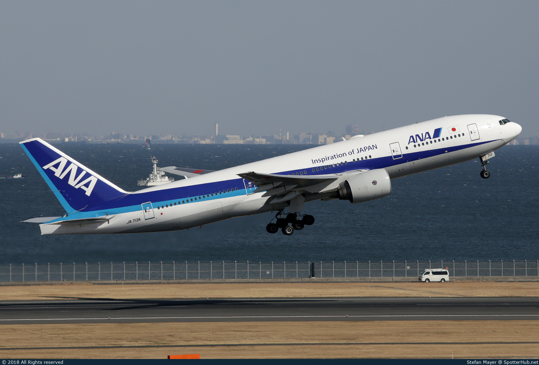 Photo of JA713A - Boeing 777-281 operated by ANA All Nippon Airways