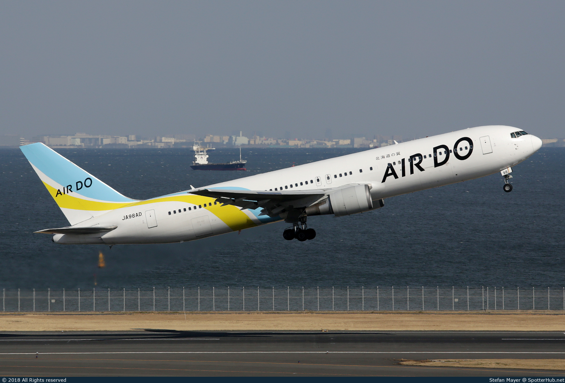 Photo of JA98AD - Boeing 767-33A(ER) operated by Air Do
