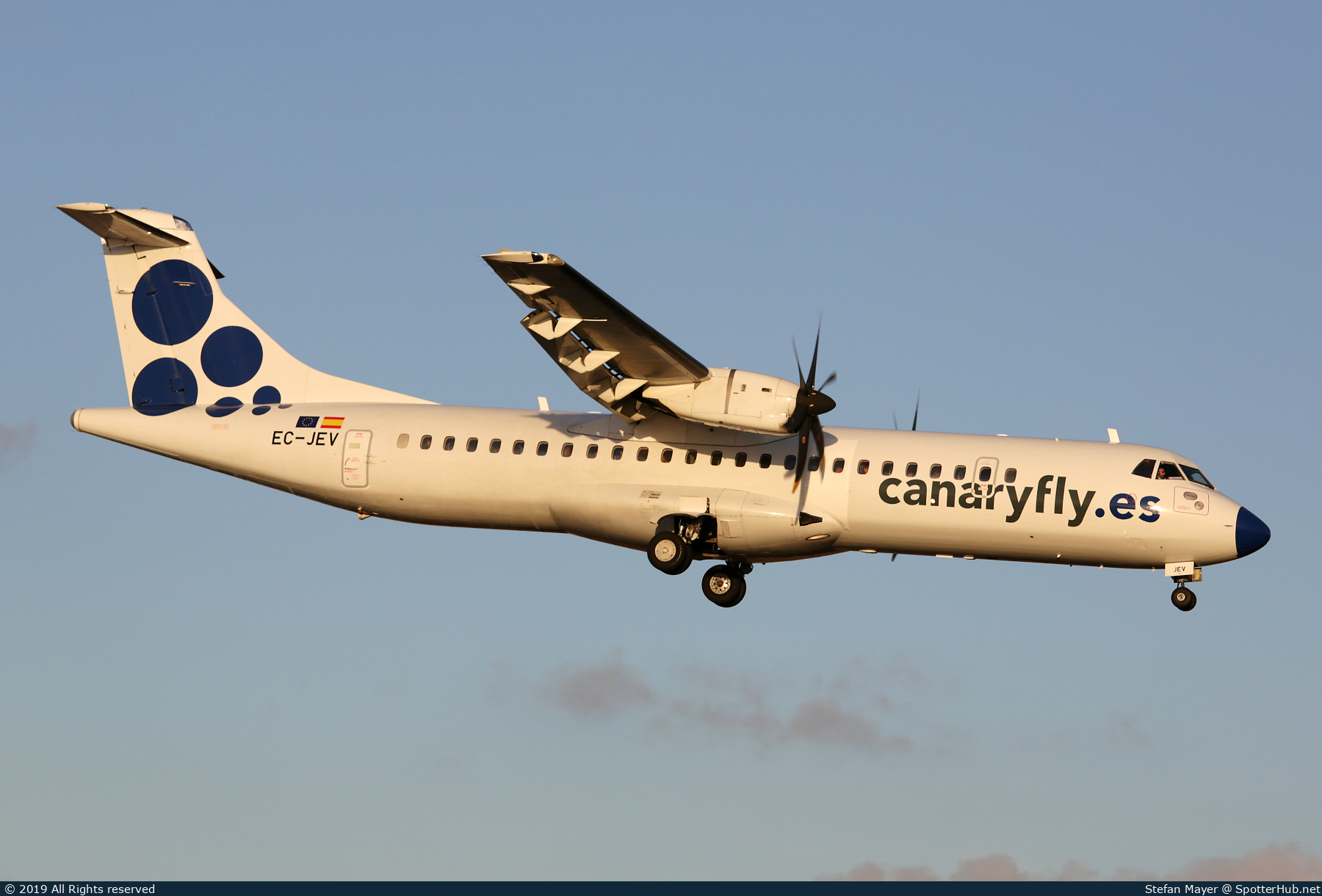 Photo of EC-JEV - ATR 72-500 operated by Canaryfly