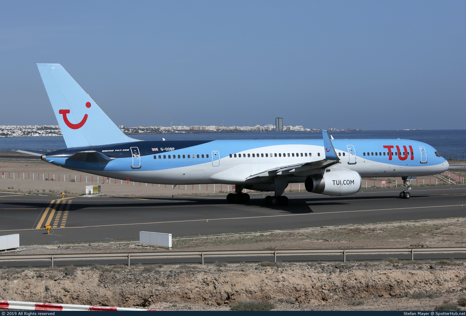 Photo of G-OOBP - Boeing 757-2G5 operated by TUI Airways