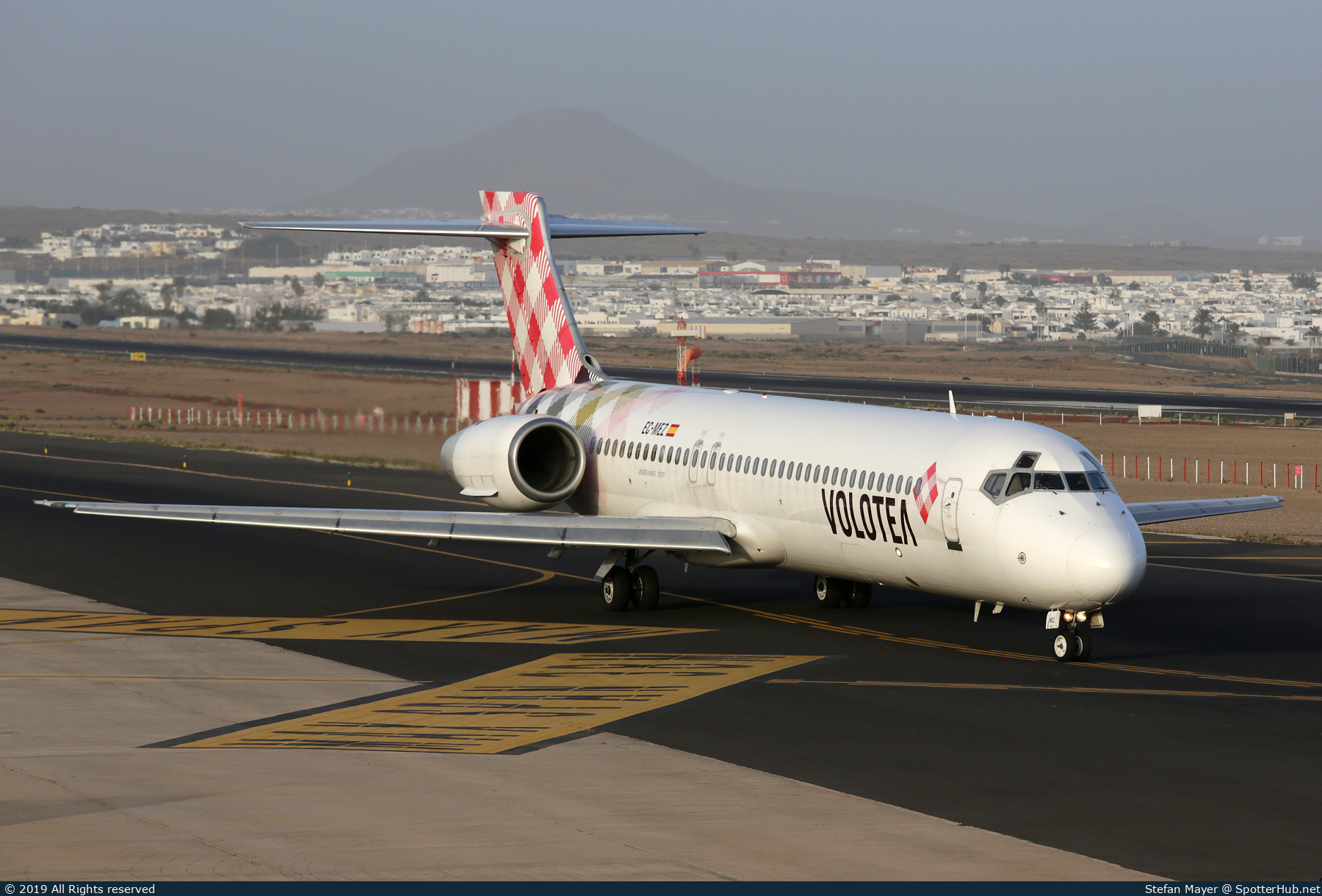 Photo of EC-MEZ - Boeing 717-2CM operated by Volotea