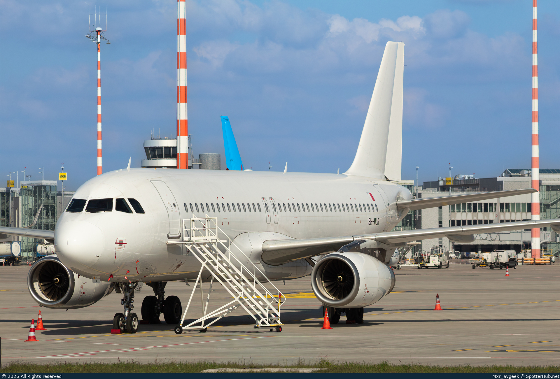 Photo of 9H-MLR - Airbus A320-232 operated by Avion Express Malta
