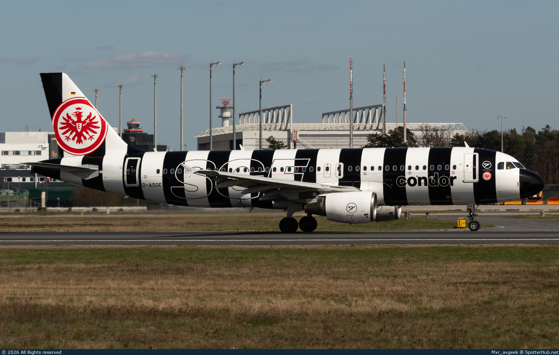 Photo of D-ASGE - Airbus A320-214 operated by Condor