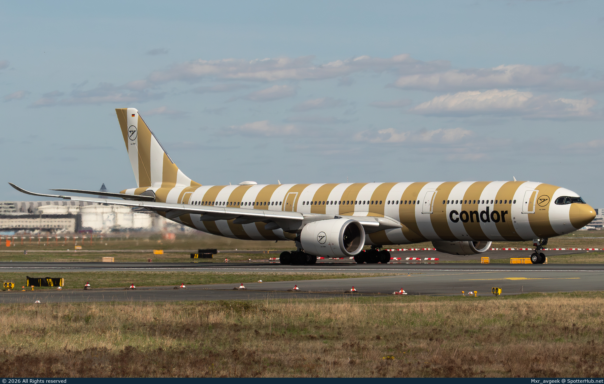 Photo of D-ANRH - Airbus A330-941 operated by Condor