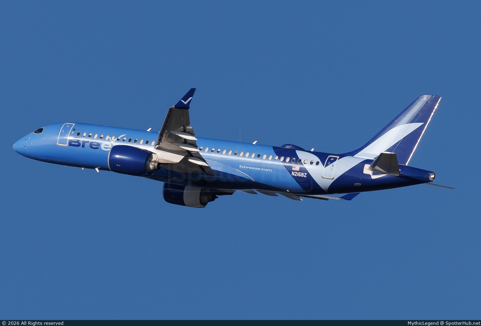 Photo of N216BZ - Airbus A220-300 operated by Breeze Airways