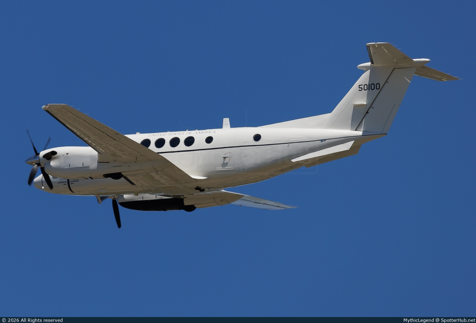 Photo of 95-00100 - Beechcraft C-12V Huron operated by US Army