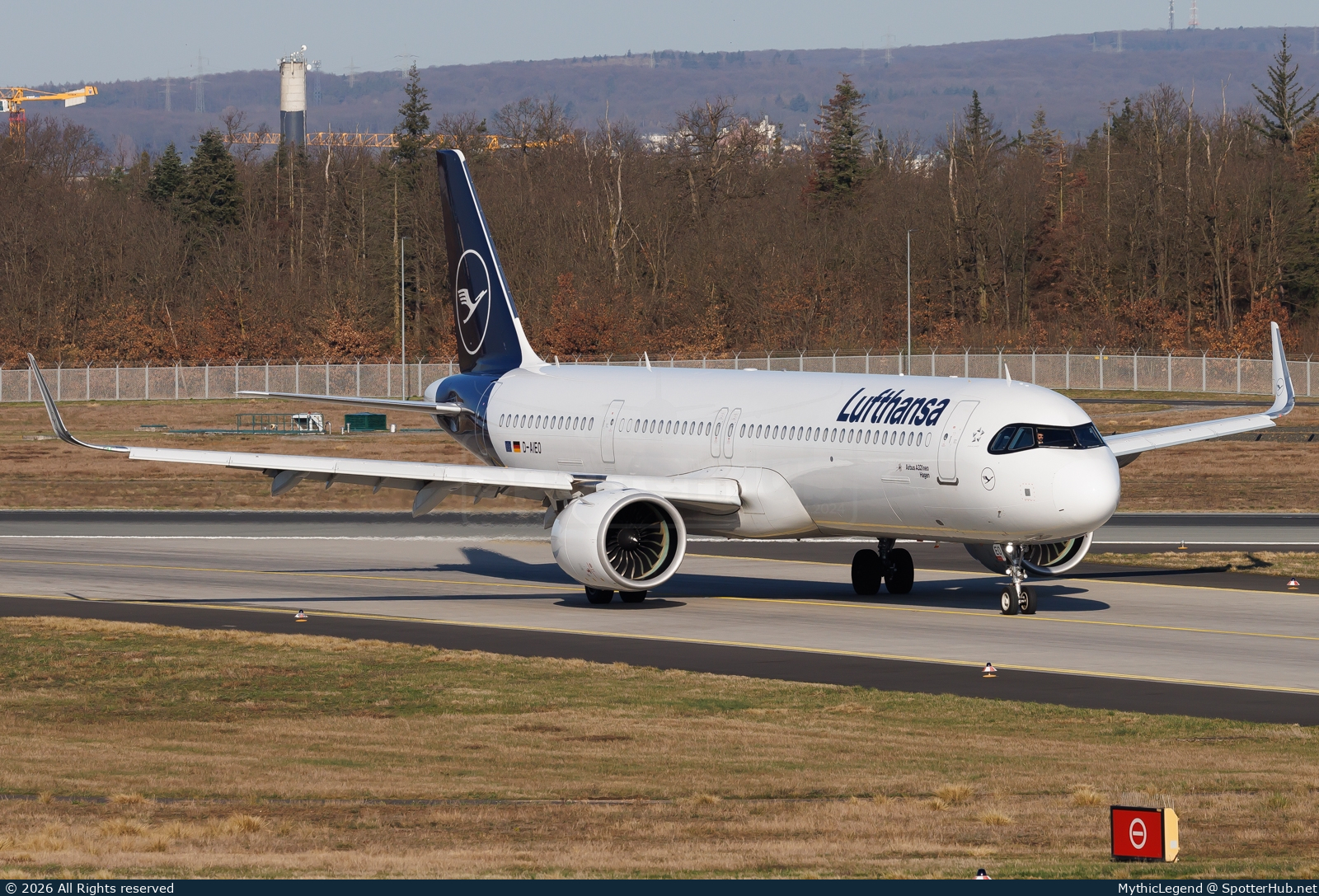 Photo of D-AIEO - Airbus A321-271NX operated by Lufthansa