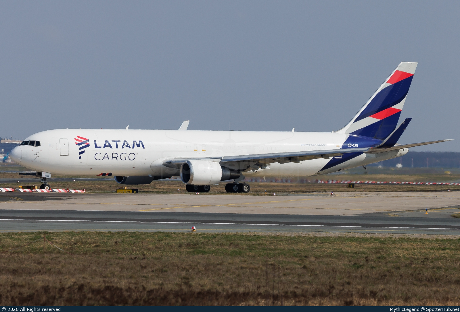 Photo of CC-CXE - Boeing 767-316(ER)(BCF) operated by LATAM Cargo