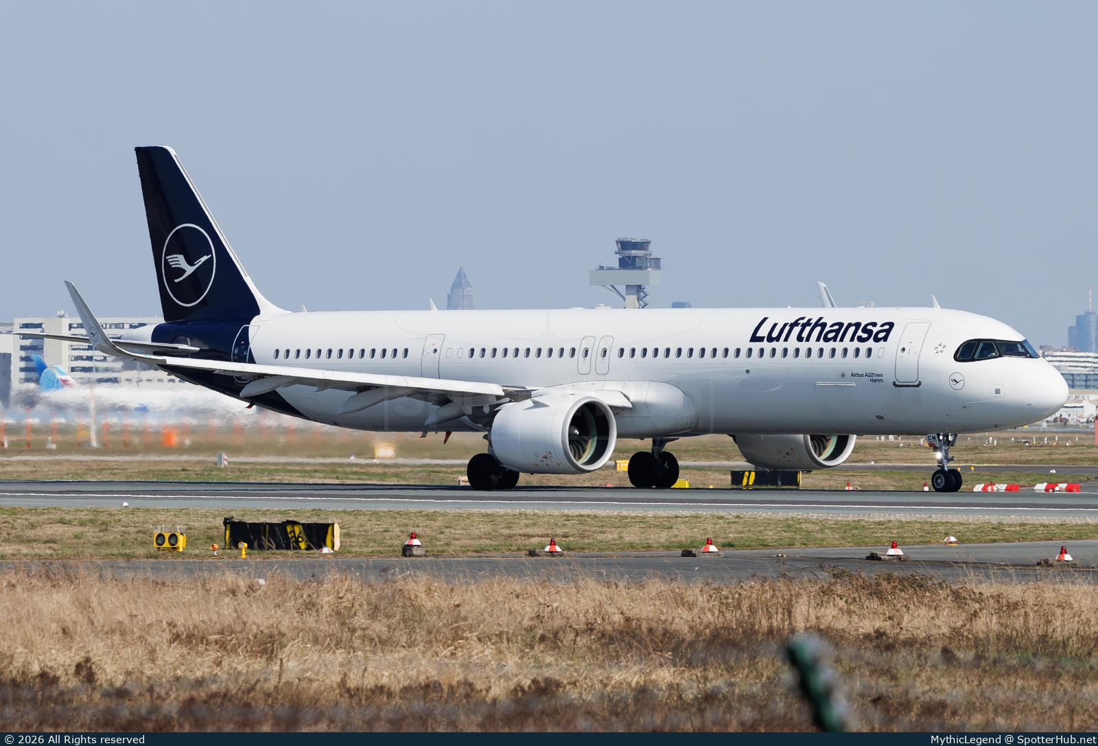 Photo of D-AIEM - Airbus A321-271NX operated by Lufthansa