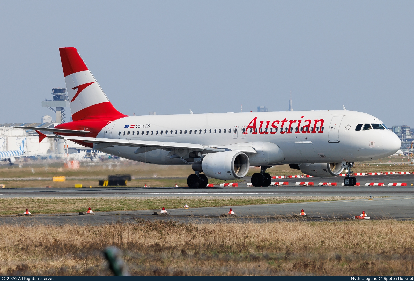 Photo of OE-LZB - Airbus A320-214 operated by Austrian Airlines