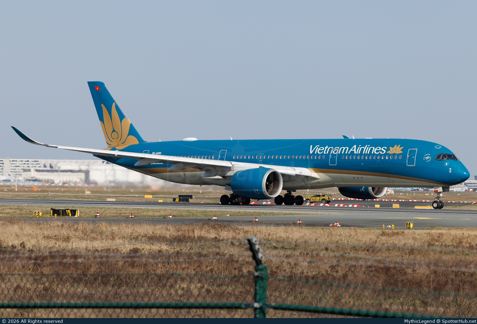 Photo of VN-A896 - Airbus A350-941 operated by Vietnam Airlines