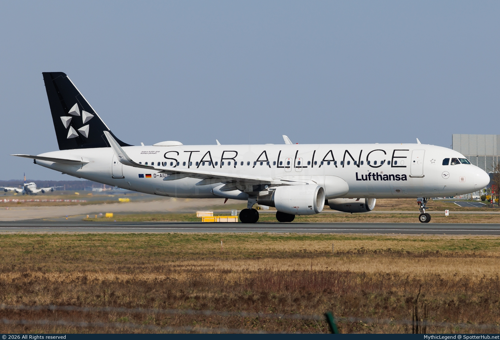 Photo of D-AIUA - Airbus A320-214 operated by Lufthansa