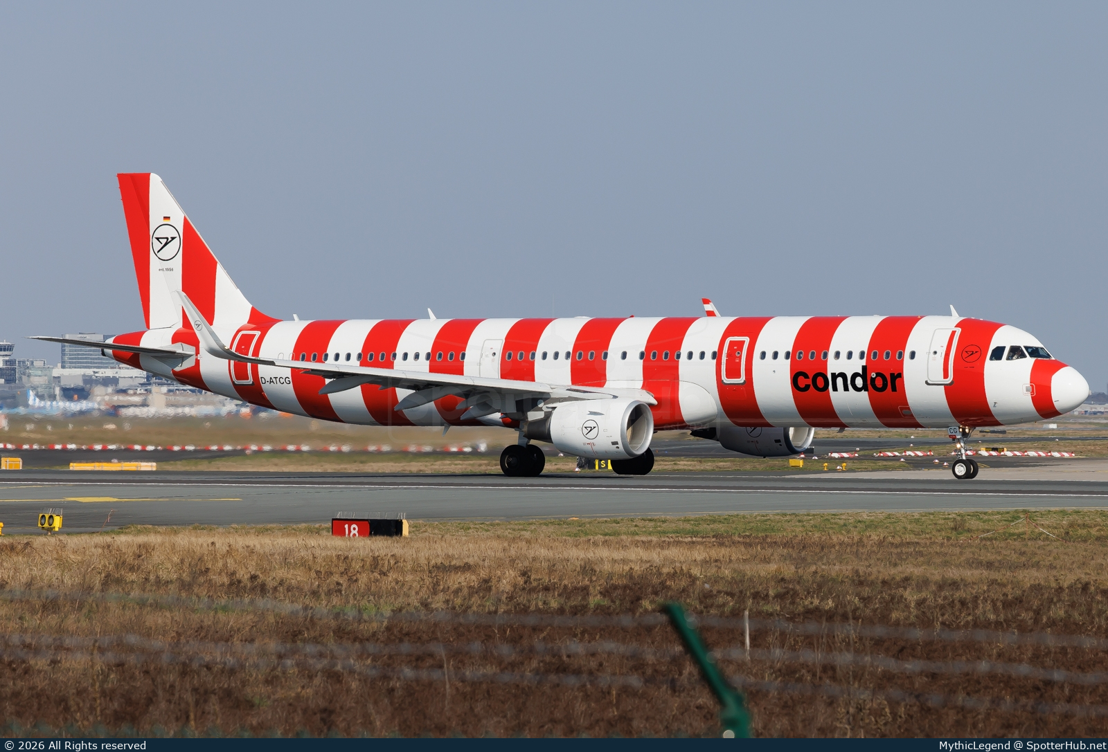 Photo of D-ATCG - Airbus A321-211 operated by Condor