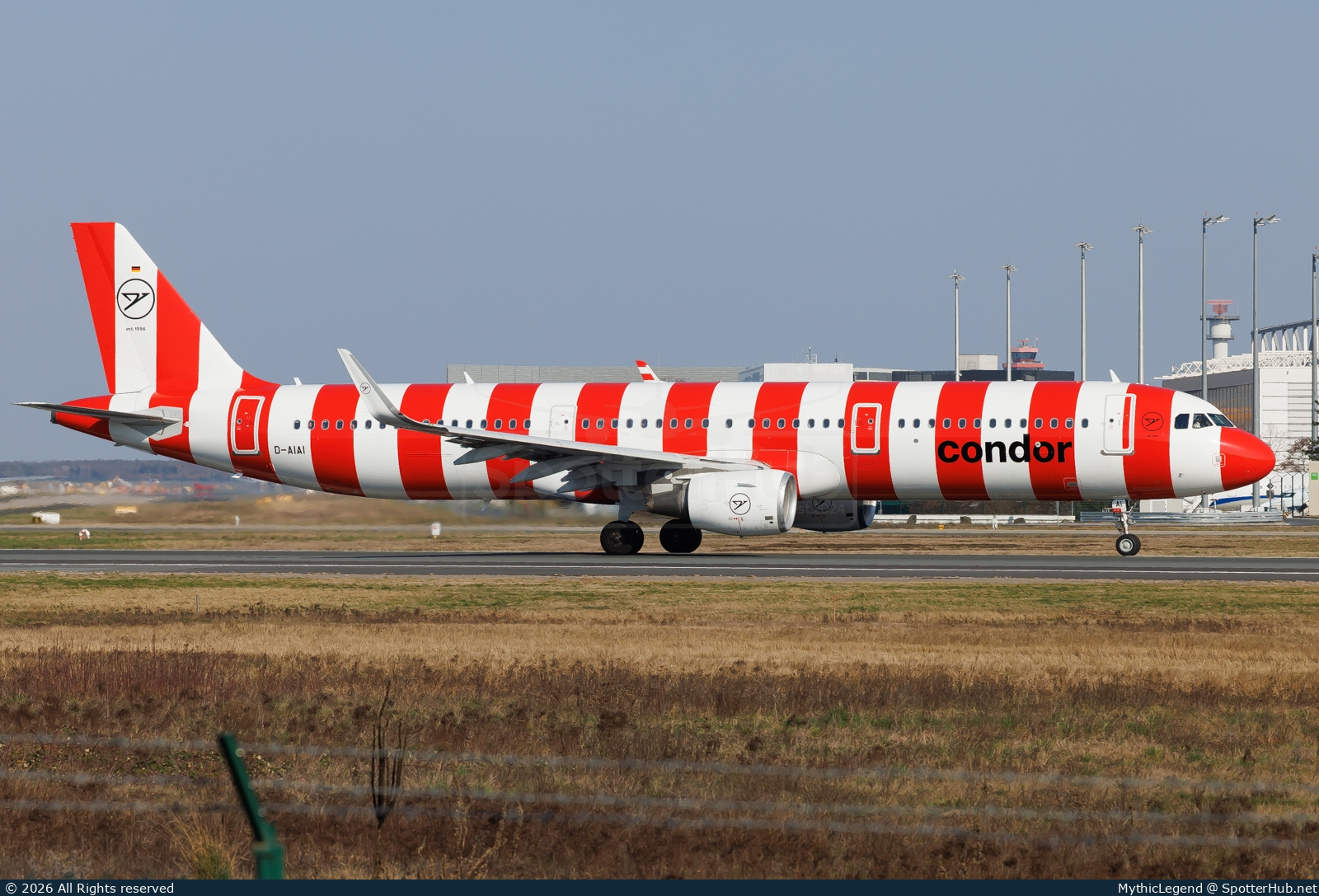 Photo of D-AIAI - Airbus A321-211 operated by Condor