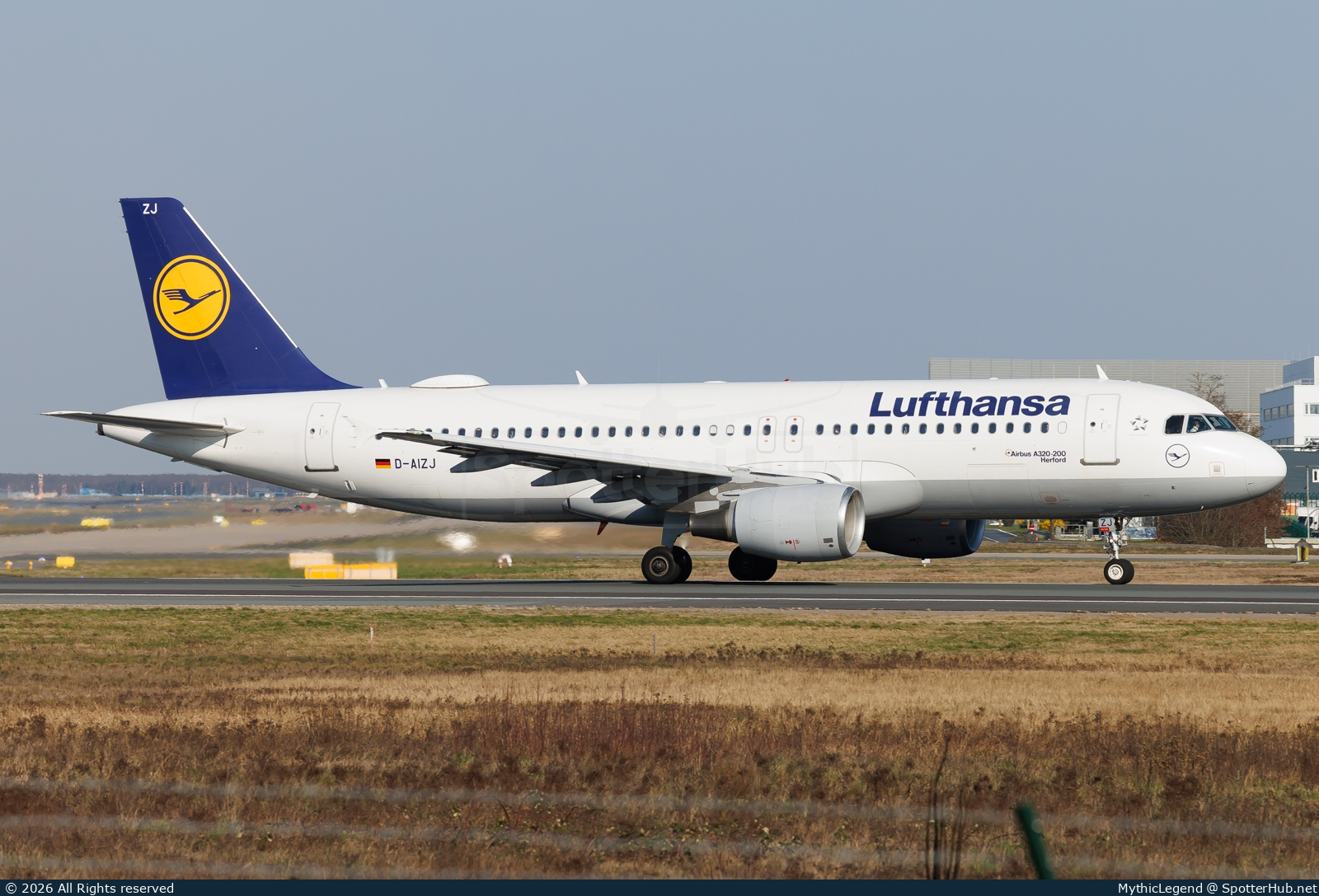 Photo of D-AIZJ - Airbus A320-214 operated by Lufthansa
