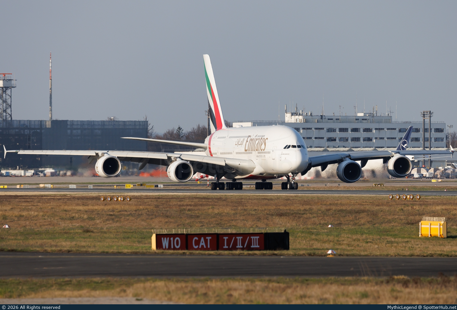 Photo of A6-EOO - Airbus A380-861 operated by Emirates