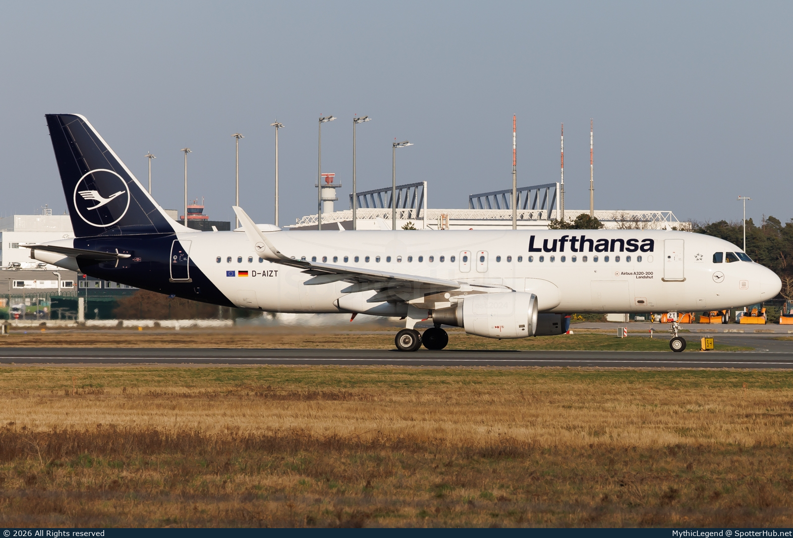 Photo of D-AIZT - Airbus A320-214 operated by Lufthansa