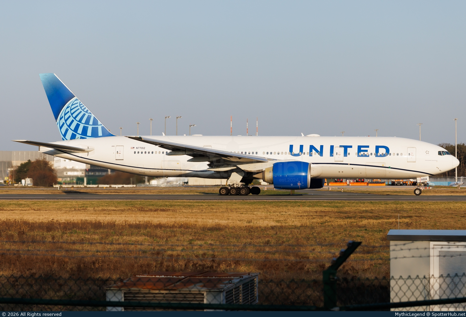 Photo of N77012 - Boeing 777-224(ER) operated by United Airlines