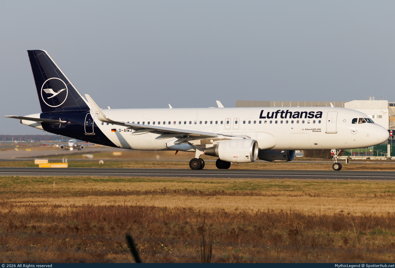 Photo of D-AIWJ - Airbus A320-214 operated by Lufthansa