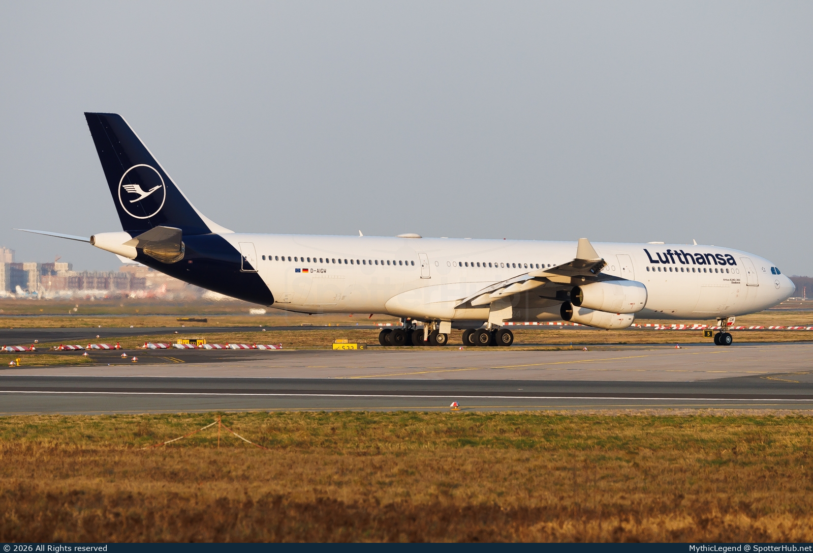 Photo of D-AIGW - Airbus A340-313 operated by Lufthansa