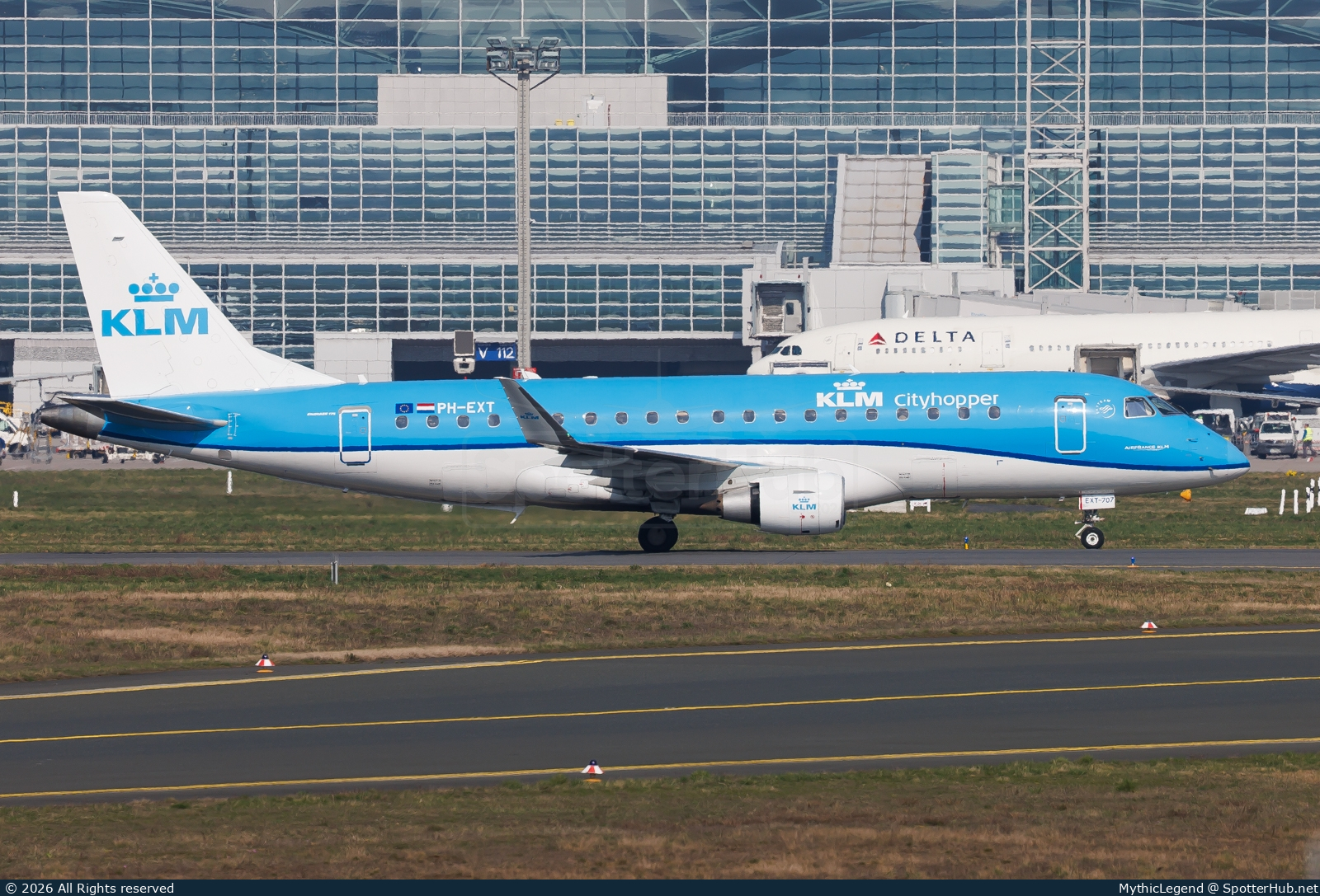 Photo of PH-EXT - Embraer ERJ-175STD operated by KLM Cityhopper